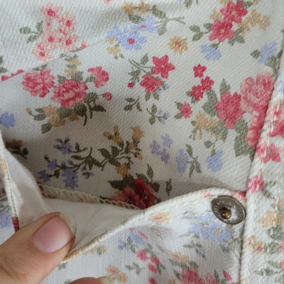 American Eagle Floral Denim Stretch Jeans size 2. - Picture 12 of 13